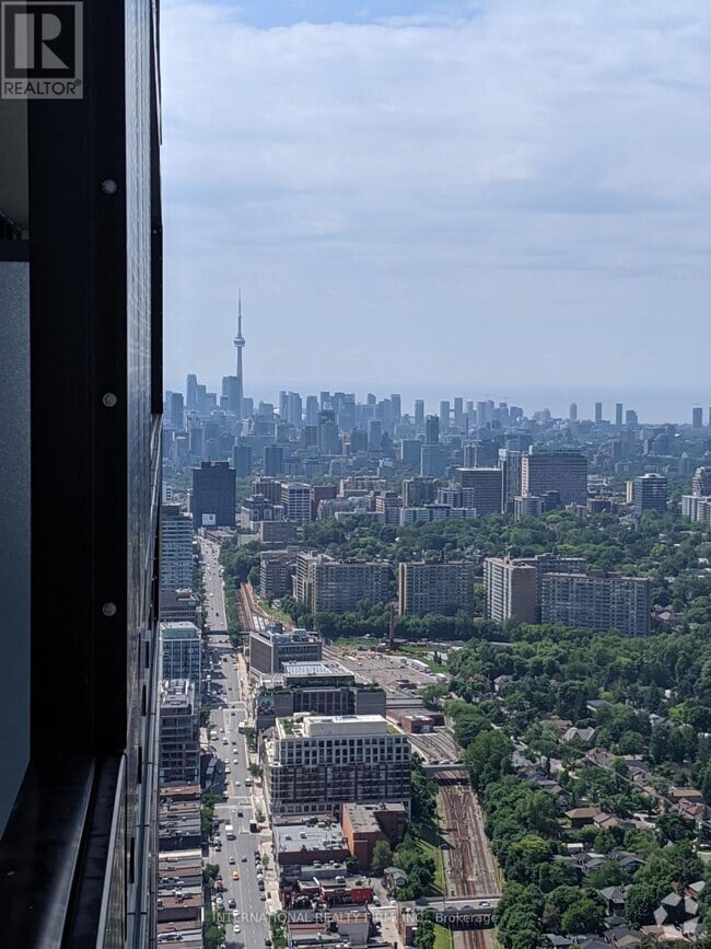 Building Photo - 5404-5408 EGLINTON Ave