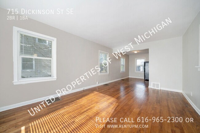 Building Photo - Available NOW!  | Cozy 2 Bed, 1 Bath Duple...