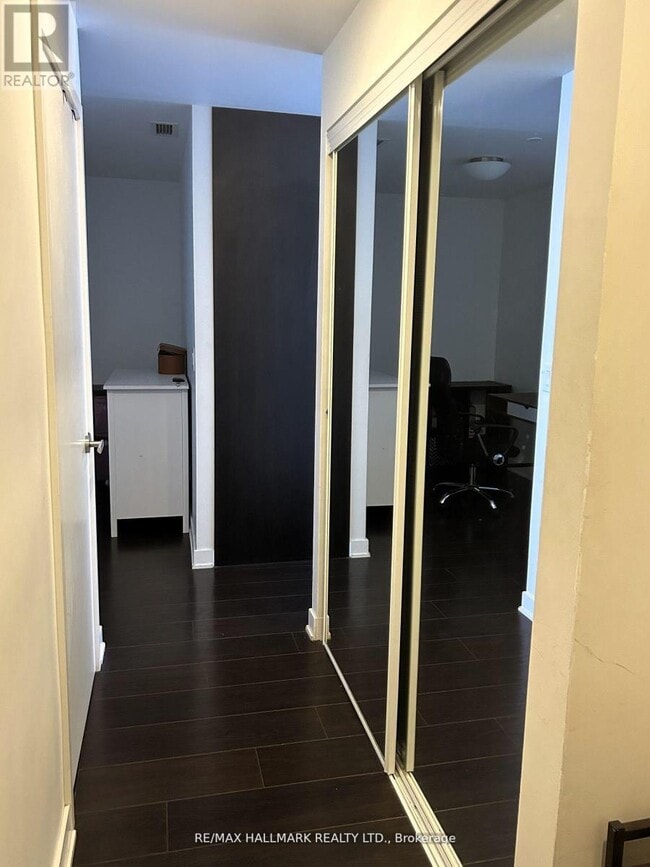 Building Photo - 170 Sumach St