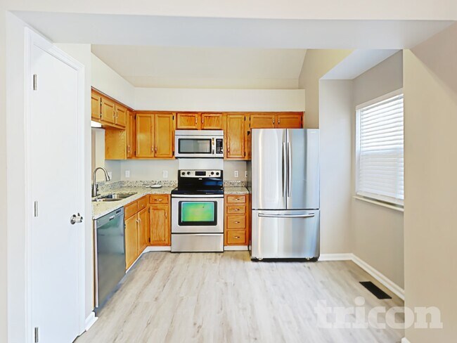 Building Photo - 5713 Briarwick Ct