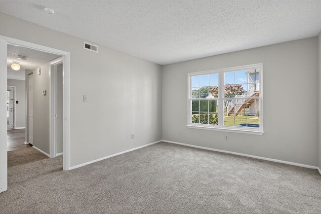 Foto del edificio - Call Sabrina Thomas Office at 757-767-0767...