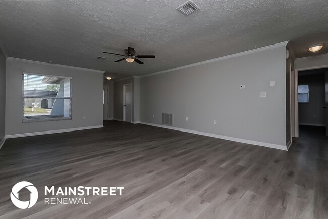 Building Photo - 7900 Lightfoot Dr