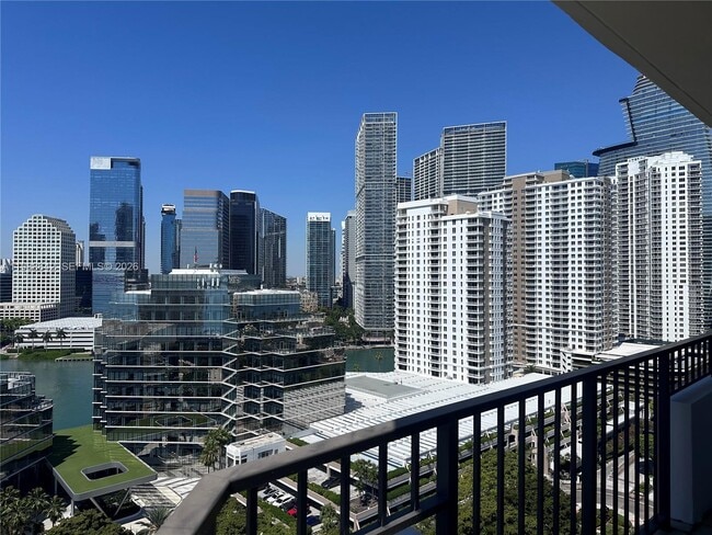 Foto del edificio - 520 Brickell Key Dr