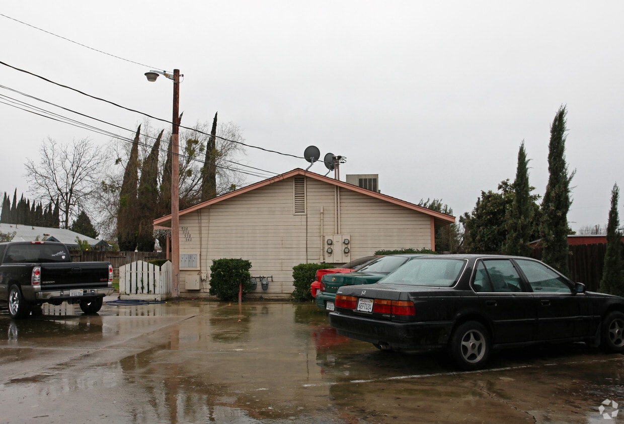 Building Photo - 934-940 Vermont Ave