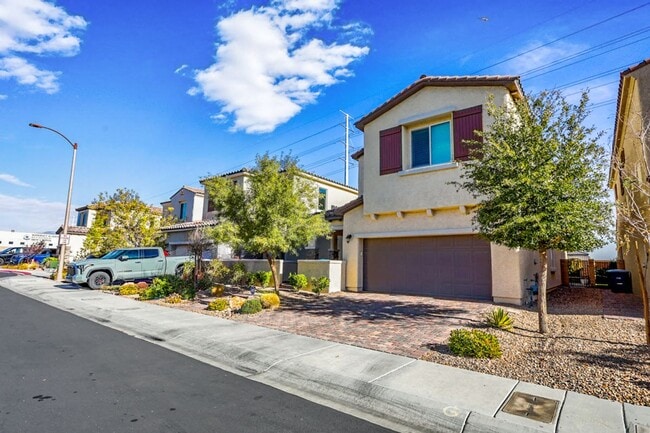 Foto del edificio - Beautiful 4 Bedroom Home In A Gated Skye Canyon Community