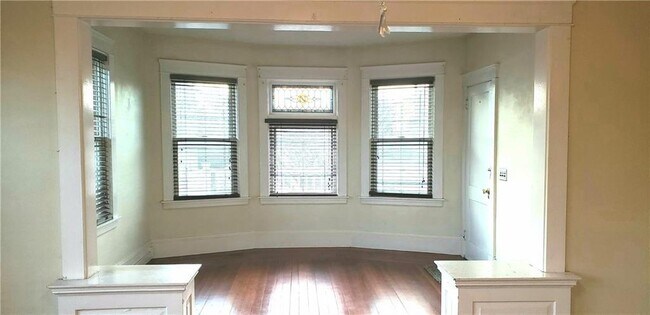 Building Photo - 413 Academy Ave