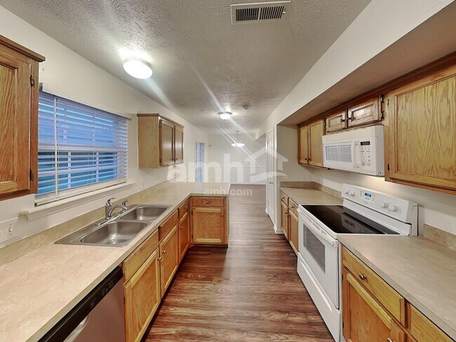 Foto del edificio - 7024 Legacy Dr