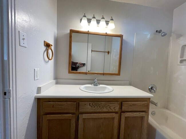 Building Photo - 5595