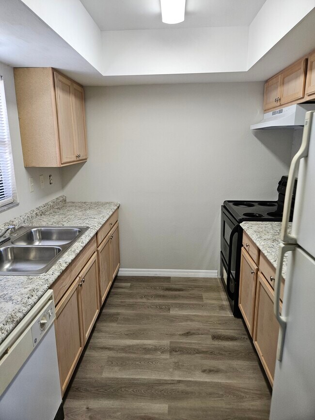 Kitchen - 4812 27th St W