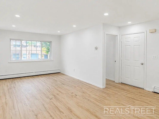 Building Photo - 294 Tompkins Ave