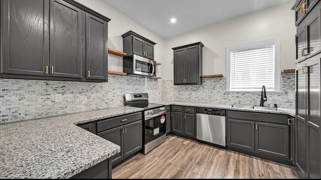 Building Photo - Newly Renovated Rental Home