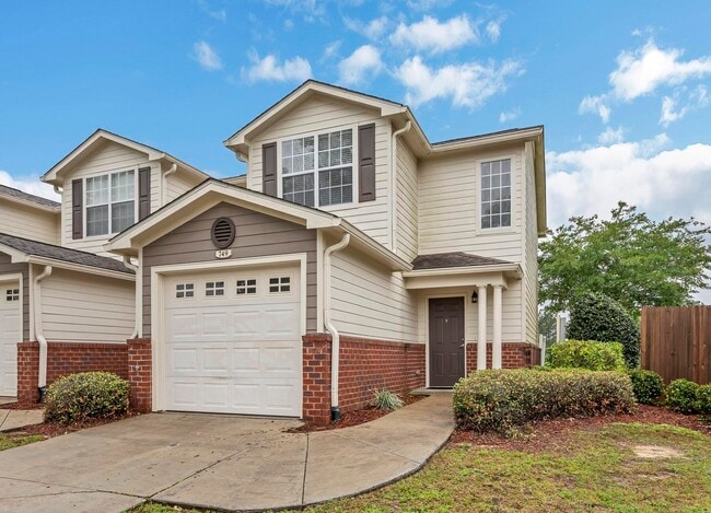 Building Photo - 749 Majestic Dr