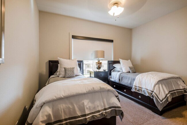Foto del edificio - Luxury Townhome on West Side!