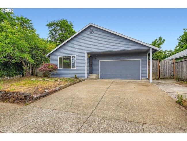 Building Photo - Charming One - Level