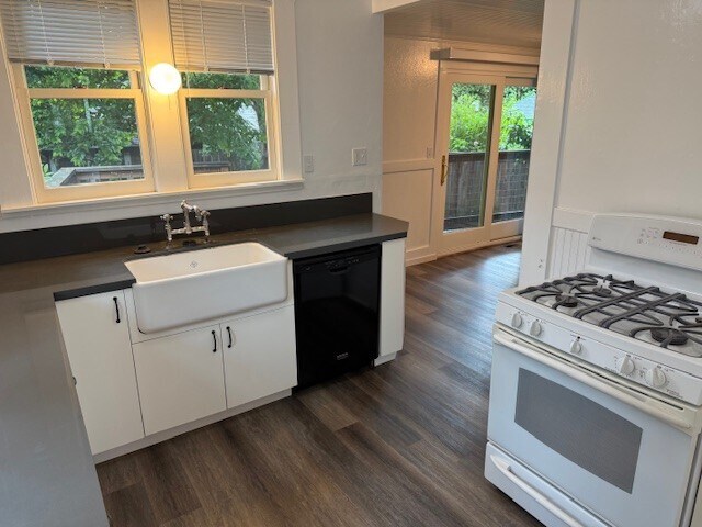 Foto del edificio - 300 Brown St