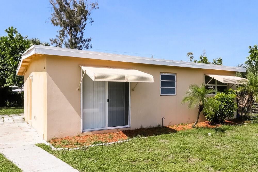 Foto principal - 5641 Honeysuckle Dr