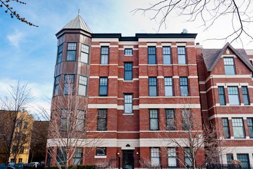 Primary Photo - 1449 N Wicker Park Ave