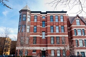 Building Photo - 1449 N Wicker Park Ave