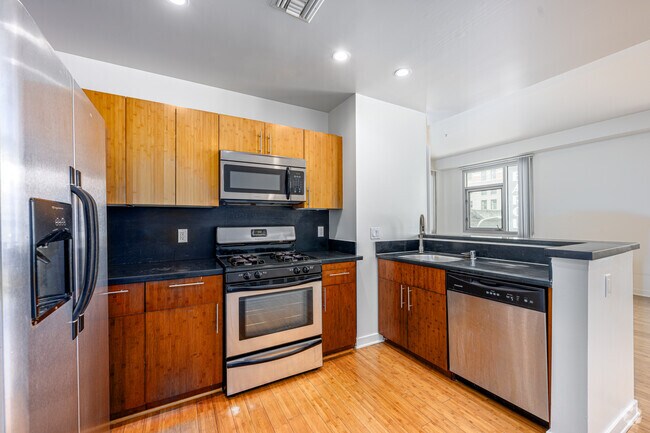 Estudio - Cocina - 4th and Main Apts DTLA ~Parking Included~ Great Specials ask for details! 1 App Fee Waived!