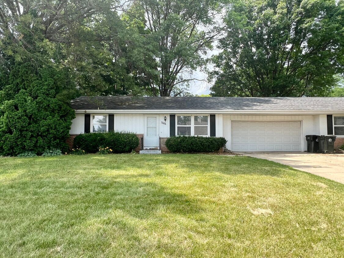 Primary Photo - 2606 Iva Ct