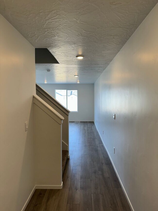 Foto del edificio - 2958 W Graham Lp