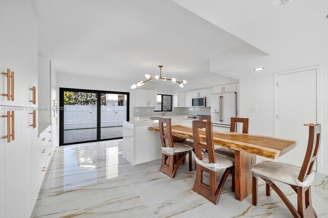 Foto del edificio - 16449 NE 26th Ave