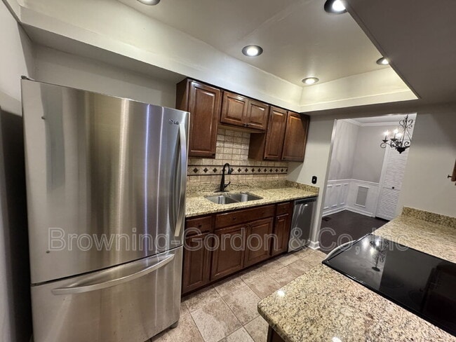 Foto del edificio - 5025 Hillsboro Pike