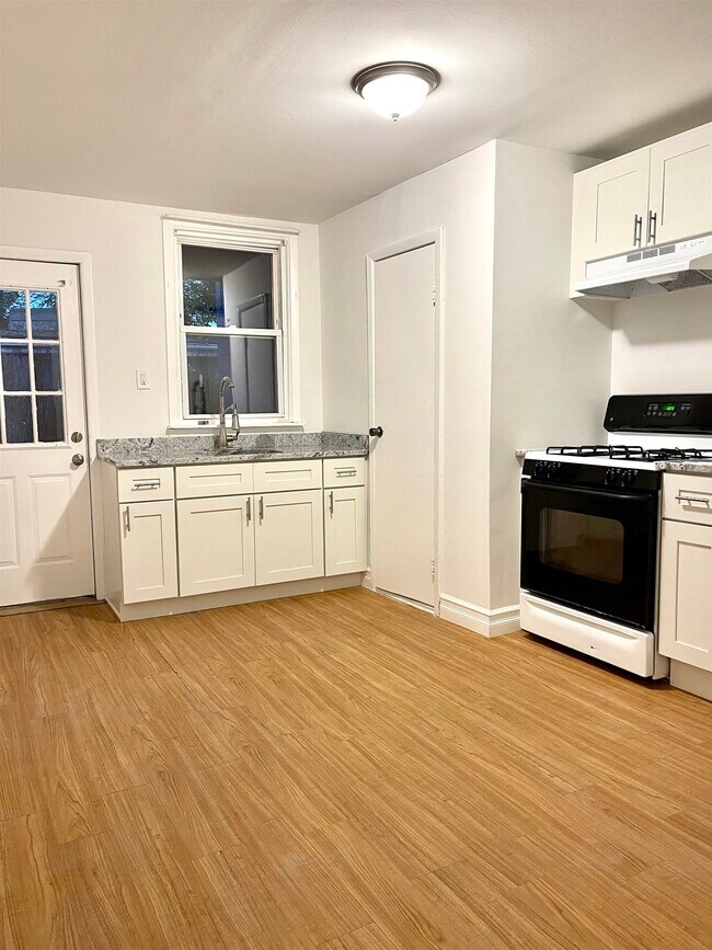 46 W 9th St, Bayonne, NJ 07002 Condo for Rent in Bayonne, NJ