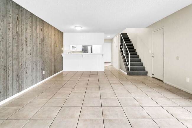 Building Photo - Great Three bedroom in UTC!  Available now!