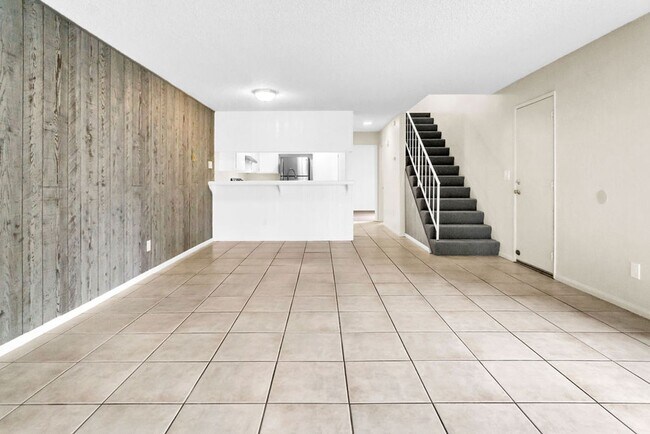 Foto del edificio - Great Three bedroom in UTC!  Available now!