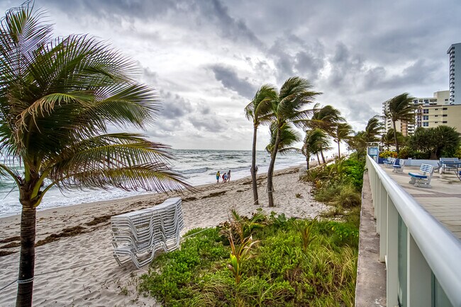Building Photo - 2030 S Ocean Dr