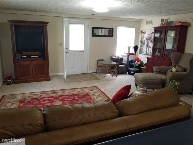 Building Photo - 1 br, 1 bath Apartment - 915-B Colonial Dr
