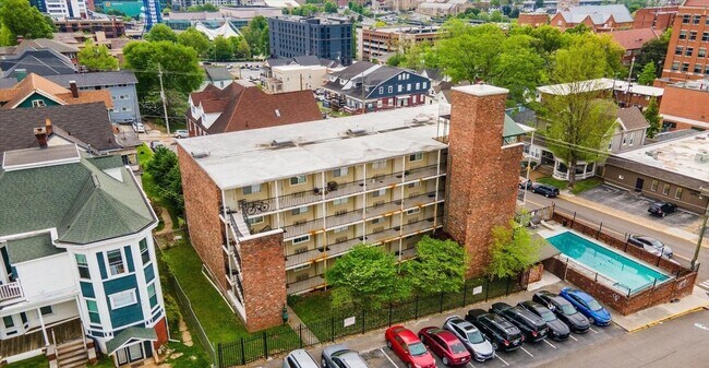 Foto del edificio - 1BR Near UTK – Prime Location in Fort Sanders & Close to Downtown Knoxville!