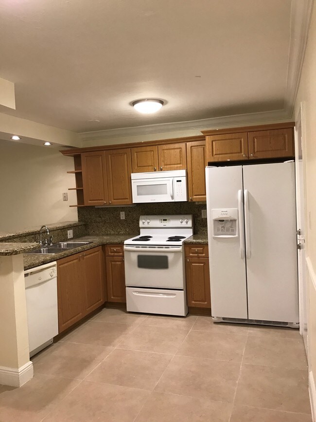 Cocina - 7477 SW 82nd St