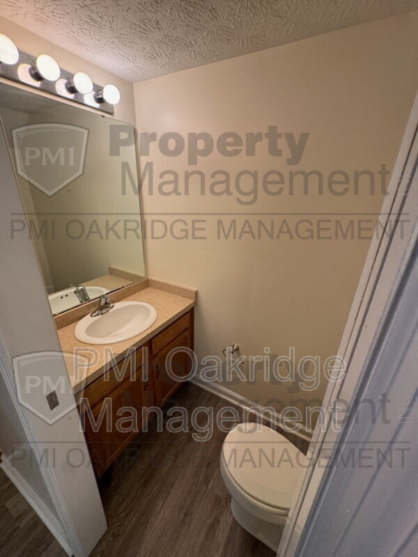 Foto del edificio - 130 Heather Rd