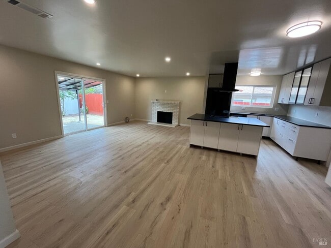 Building Photo - 429 Umland Dr
