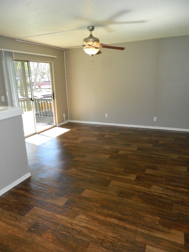 Foto principal - 1523 Southport Dr