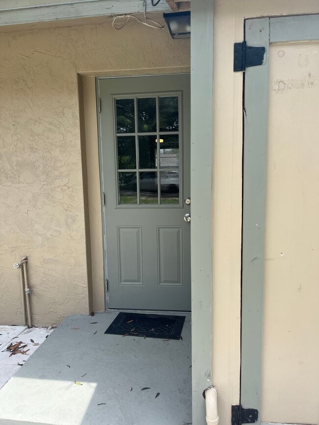 Building Photo - 721/723 Burdick Ave