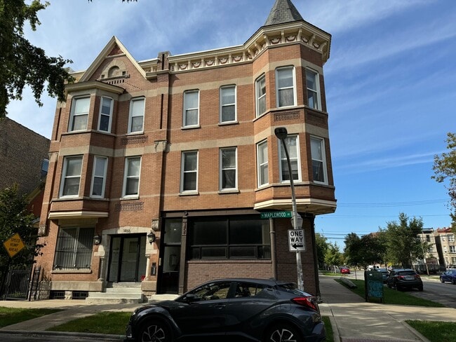 Photo - 1458 N Maplewood Ave Apartment