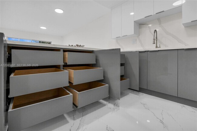 Foto del edificio - 5100 SW 90th Ave