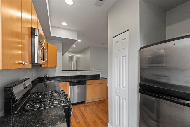 Building Photo - 7717 N Marshfield Ave