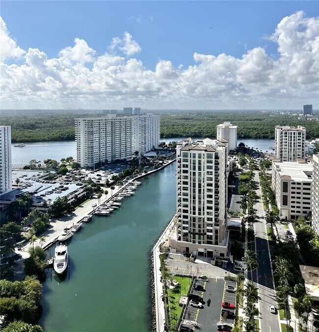 Building Photo - 15901 Collins Ave