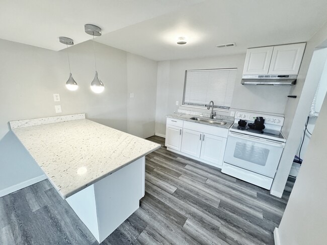 Building Photo - 15093 E 11th Ave