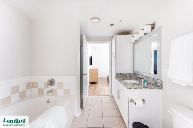 Building Photo - 2801 Biltmore Park Dr