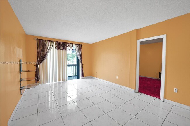 Foto del edificio - 6701 NW 169th St