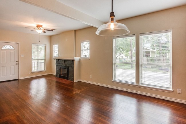 Building Photo - 2 br, 2 bath House - 1145 W Mulberry