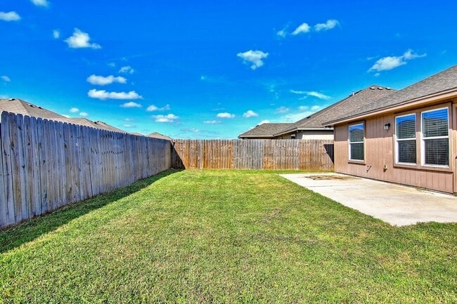 Building Photo - 3021 Cantabria St
