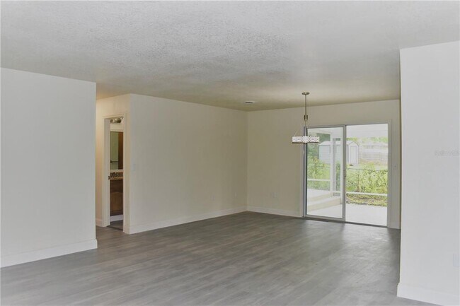 Foto del edificio - 3181 SE 38th St