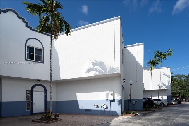 Building Photo - 2927 SW 18th Terrace