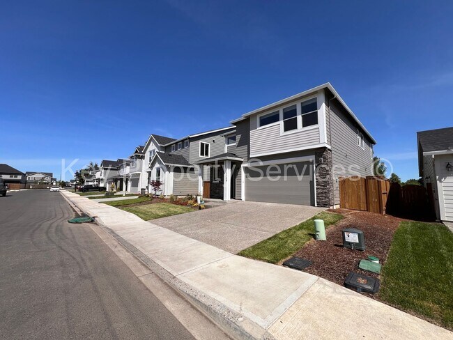 Foto del edificio - Gorgeous Modern Traditional Home in Brush ...